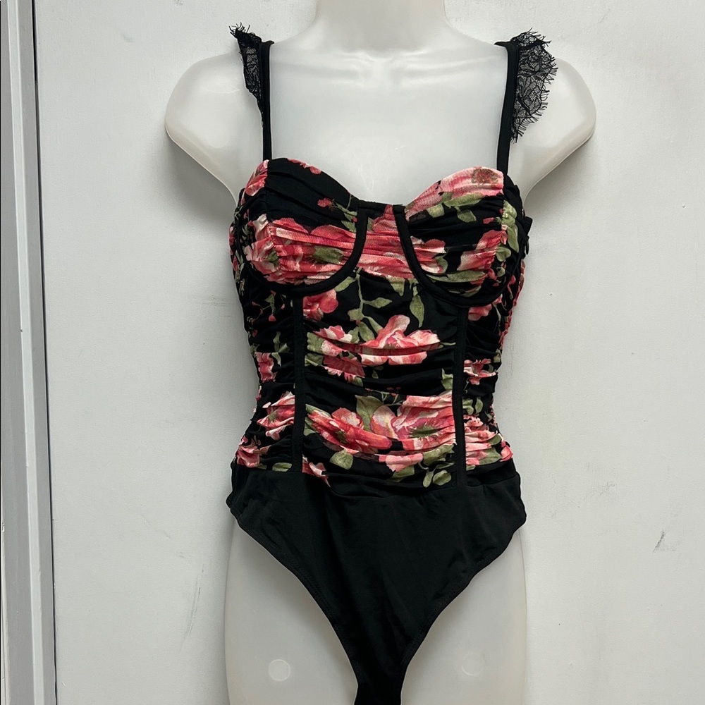 🌹 Lulus Black Floral Corset-Style Bodysuit with Lace Straps – Size S